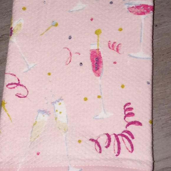 Kate Spade Holiday Kitchen towels 🍸🍸🍸🍸🍹🍹🍹 - Picture 2 of 5